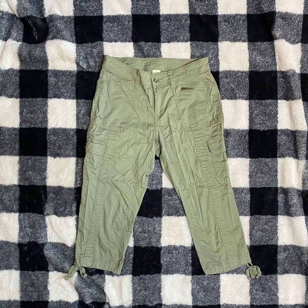 Faded Glory Green capris 💕